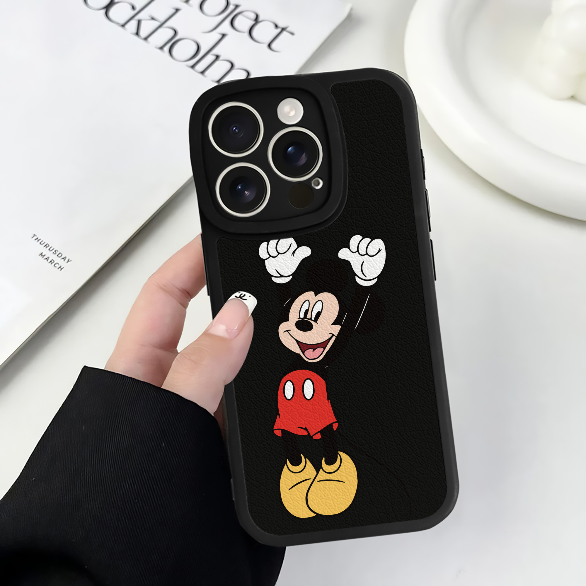 （画像用） ミッキーマウス Mickey Mouse 【iPhone 16シリーズ対応】シリコンスマホケース（レザー調） 材質：シリコン